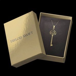 Taylor Swift Capture It Remember It Necklace